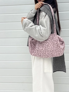 Pink leopard print tote bag in soft suede fabric with large capacity for daily use