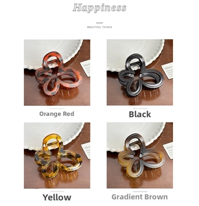 Detailansicht der Blumen-Haarklammern in Orange-Leopard, Schwarz, Gelb und Braun