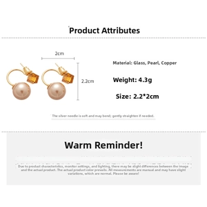 Detailed product specifications of gold plated pearl earrings showing 2.2cm size and 4.3g weight