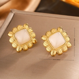 Retro 18K gold plated square resin floral earrings for women with 2cm size mark