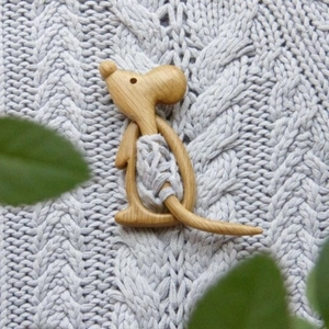 Handmade Wooden Brooch Pin Animal Pattern Shawl Clip Sweater Pin Natural Wood Decorative Accessory For Clothing