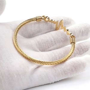 Elegant 18k gold plated stainless steel cable bracelet featuring a heartbeat pulse design