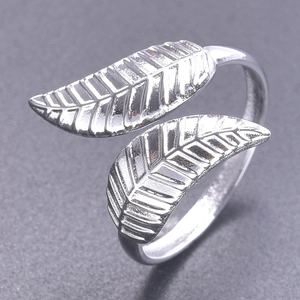 Adjustable silver leaf open ring with detailed vein texture for a minimalist style