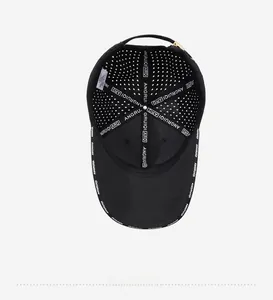 Vue intérieure d'une casquette noire avec trous d'aération laser et ruban de couture renforcé