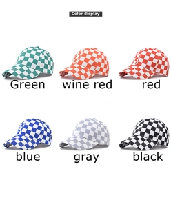 Vista de colores de gorras de béisbol de algodón con estampado de damero en seis tonos