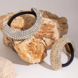 18k gold plated U-shaped crystal hair ties on natural stones for elegant hairstyling