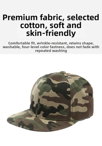 Dettaglio del cappello mimetico a tesa piatta che mostra tessuto in cotone e antipiega