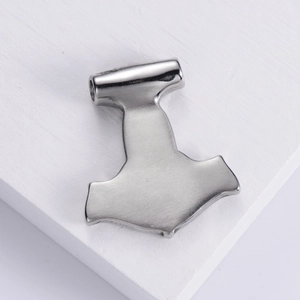 Pendentif Mjolnir Viking nordique en acier inoxydable argenté au fini brossé