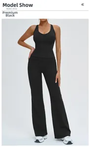 Ensemble de yoga noir premium avec haut court et pantalon évasé à taille haute