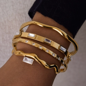 Luxurious gold plated titanium steel bangle set with rectangular and round cubic zirconia