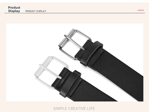 Détail d'une ceinture en cuir noir avec boucles à ardillon polies argent et mates blanches