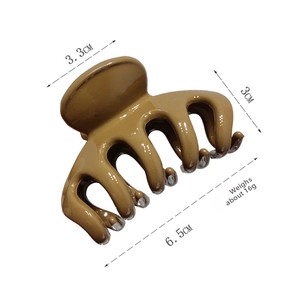Detailed view of hair claw clip dimensions 6.5cm length and 16g weight specifications