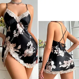 Nuisette en satin noir fleuri avec dentelle et bretelles croisées sexy au dos