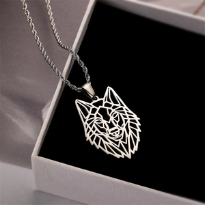 Collana con ciondolo a testa di lupo geometrico in acciaio inossidabile su catena a corda