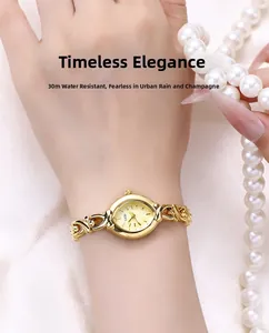 Gros plan d'une montre GEDI femme en or avec cadran ovale et bracelet en chaîne évidée