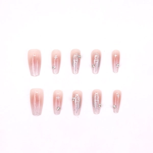 Faux ongles papillon argenté avec dégradé rose et accents de strass scintillants