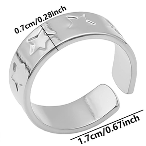 Détail de bague étoile avec dimensions 0,7cm de large et 1,7cm de diamètre