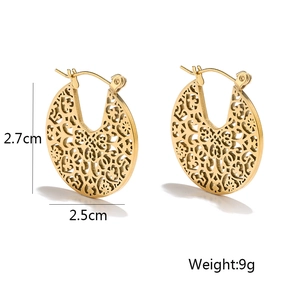 Orecchini a cerchio traforati boho in oro con dimensioni 2,7cm x 2,5cm e peso 9g
