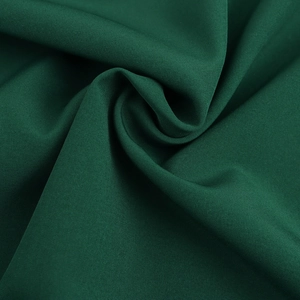 Abito lungo a pipistrello verde scuro stile vacanza con nappe e trama in tessuto morbido