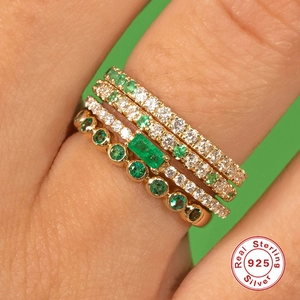 Anillos apilados de plata de ley S925 con circonitas verde esmeralda y claras