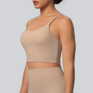 Vue latérale détaillée du soutien-gorge de sport beige et legging taille haute sans couture