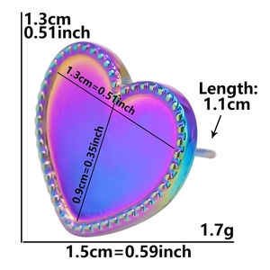 Detailed size specifications for heart-shaped gradient stainless steel stud earrings