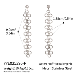 Tableau de tailles détaillé indiquant la longueur et largeur des boucles d'oreilles