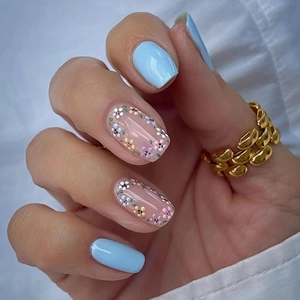 Faux Ongles à Presser Carré Européen Moyen Long Motif Floral Bleu Ciel Rose Nude Avec Colle pour Femme Manucure Décorative