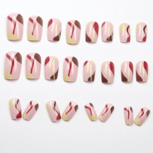 Set de faux ongles avec base rose et motifs abstraits marron rouge et jaune