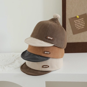 Retro Baby-Baseballkappe mit weichem Schirm, Plüschball und good-Stickerei-Patch