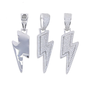 Détails de pendentifs éclair argentés avec finition miroir lisse et pavé de zircons