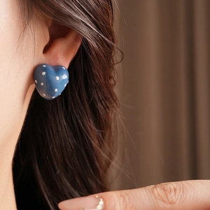 Chic blue heart earrings with white polka dots on a minimalist silver stud design