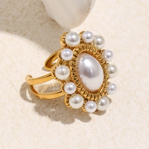 Vintage 18K gold plated stainless steel ring with pearl sunburst flower design