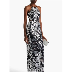 Robe de soirée licou sans manches avec paillettes florales argentées et découpe taille