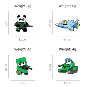 Lot de quatre pin's panda militaires mignons avec motifs d'armée, pilote et char