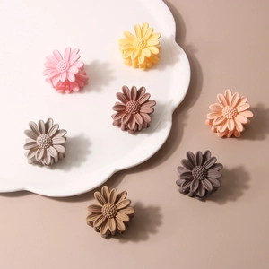 Colorful daisy flower hair claw clips set in Morandi tones for elegant hairstyling