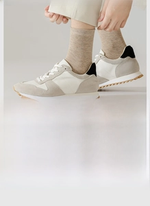 Detail of high-elasticity cuffs and extended height on beige cotton crew socks for men