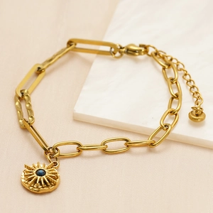 Bracciale a catena a graffetta placcato oro 18K con ciondolo a sole e pietra blu