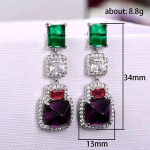 Orecchini di lusso con smeraldi e pietre multicolori con montatura in metallo argento