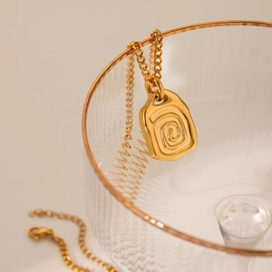 Irregular 18K gold stainless steel pendant necklace with spiral relief on a glass rim