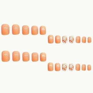 Faux ongles courts carrés orange avec motifs marguerites et lignes argentées élégantes