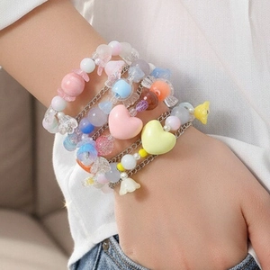 Juego de pulseras de cuentas coloridas de varias capas con dulces colgantes de corazón