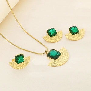 Set gioielli vintage placcato oro 18K con pietre verdi quadrate e incisioni a ventaglio