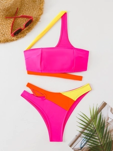 Bikini monospalla sexy con design color-block e slip a vita alta per le vacanze estive