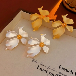 Vintage matte floral stud earrings in gold and white finishes with 3D petals
