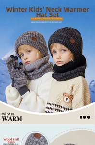 Detail van winterset voor kinderen met dikke fleecevoering en zacht thermisch breigaren
