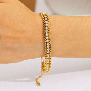 Bracelet triple rang en acier inoxydable doré orné de zircons brillants pour femme