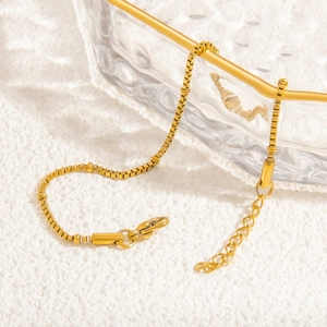 Polished 18k gold plated box chain bracelet with adjustable extender and lobster clasp