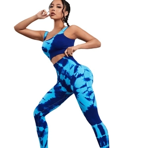 Ensemble de yoga tie-dye bleu avec brassière de sport et legging taille haute fitness