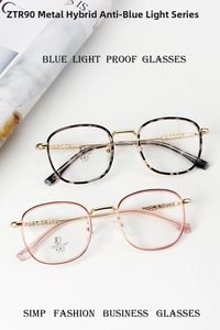 Dettaglio occhiali TR90 anti luce blu con montature tartarugate e rosa chiaro